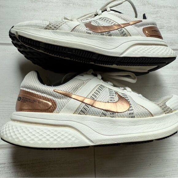 Women Run Swift 2 Running Sneakers size 5 Metallic Gold Copper Tennis Shoes Nike - Picture 1 of 16